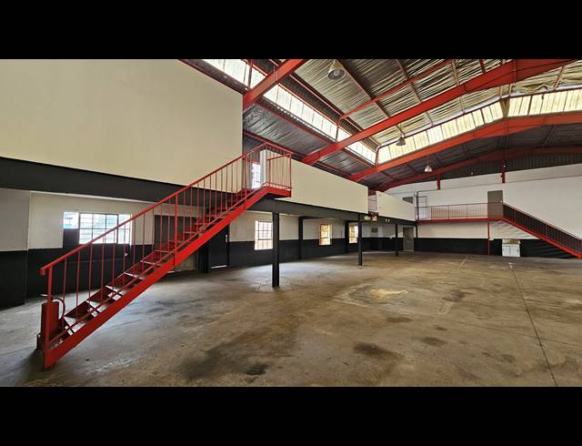 690M² WAREHOUSE TO LET IN JET PARK